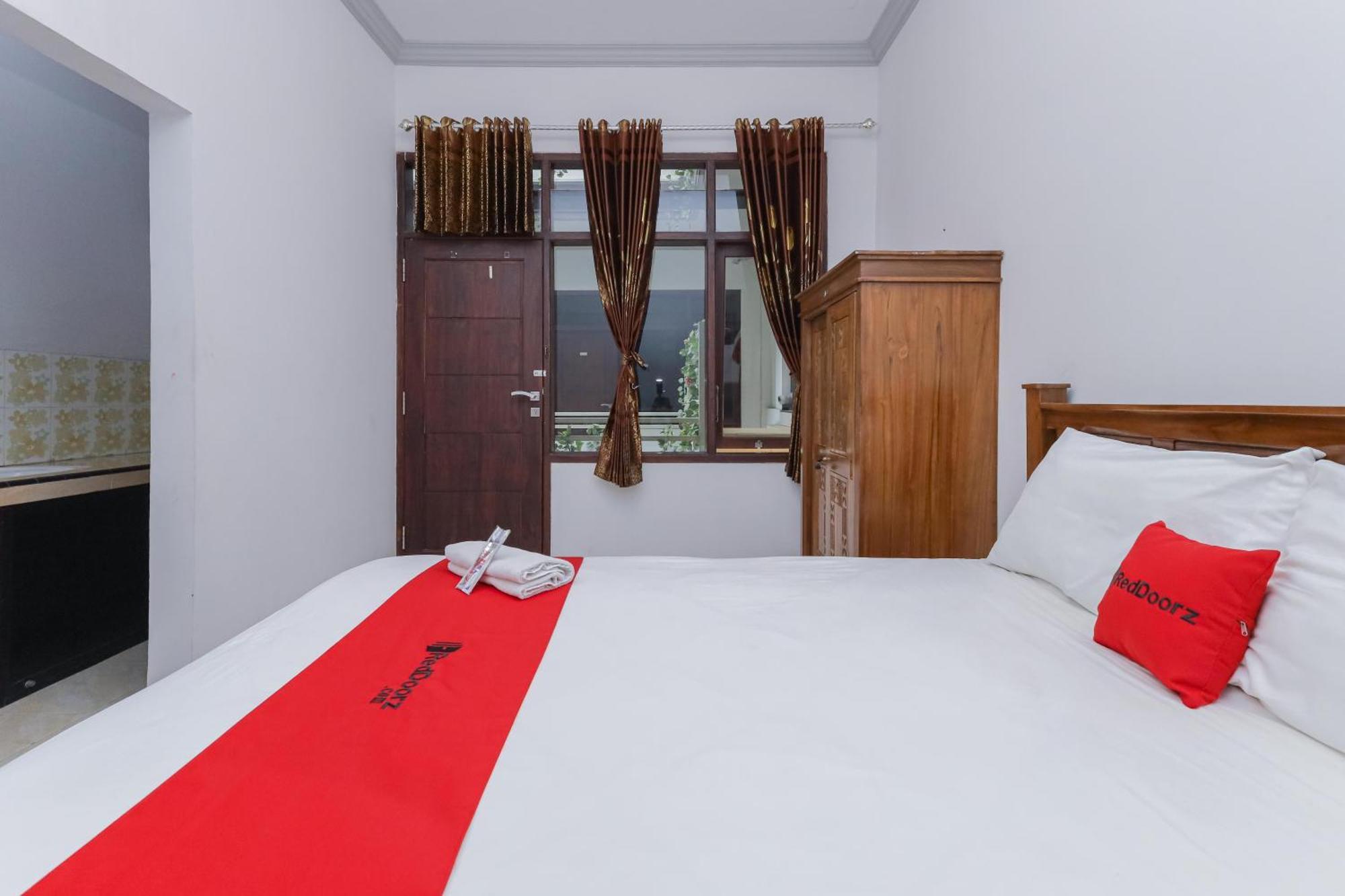 Reddoorz At Pondok Candra Surabaya Luaran gambar